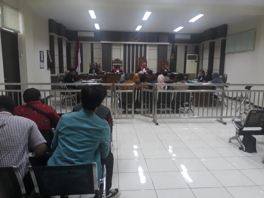 'Terdakwa Puryanti, SE. MM. Binti Karso Diweryo Menjalani Sidang Ke – 6 di Pengadilan Tindak Pidana Korupsi pada Pengadilan Negeri Semarang dengan Agenda Pemeriksaan Saksi'