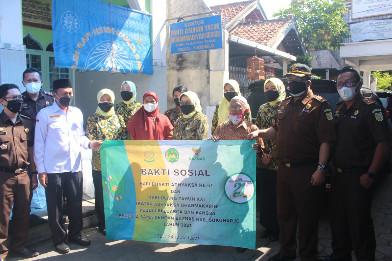 Bhakti Sosial Kejari Sukoharjo ke Panti Asuhan dalam rangka HBA Ke-61