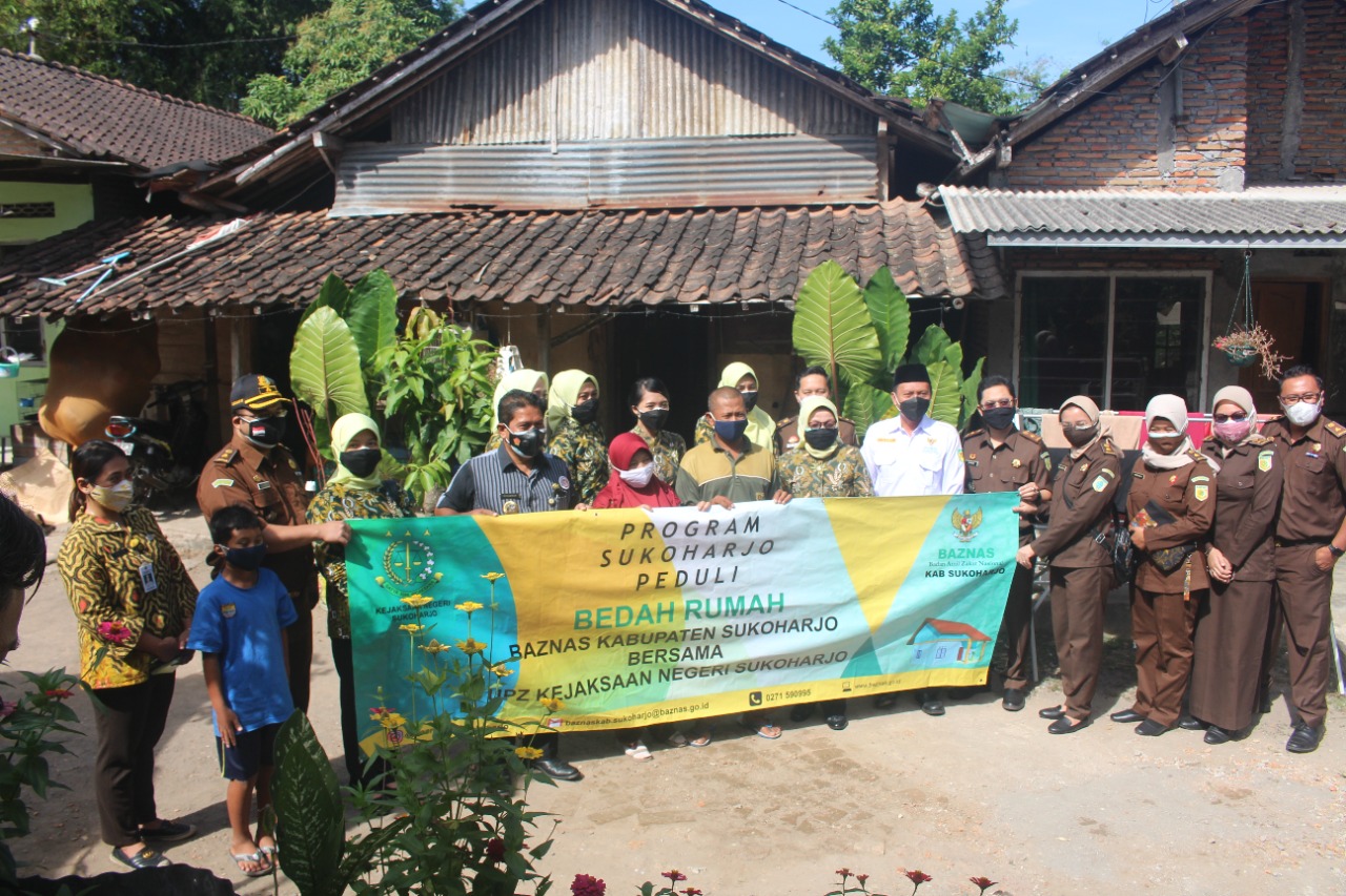 Program Sukoharjo Peduli Bedah Rumah dalam Rangka Memperingati Hari Bakti Adhyaksa ke 61
